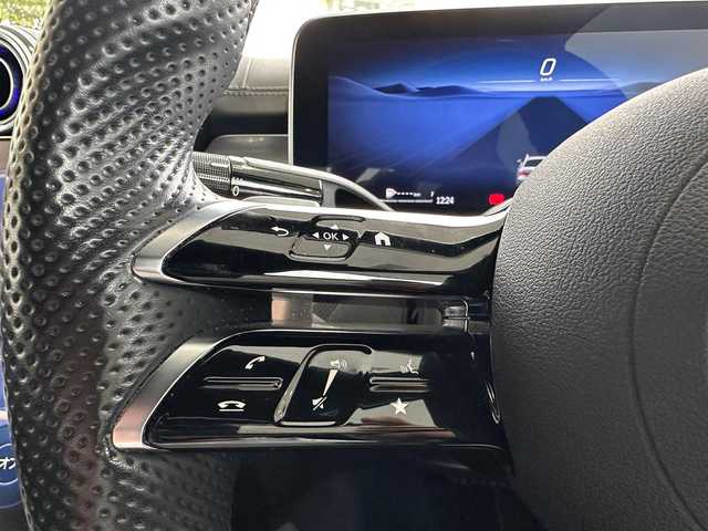 メルセデス・ベンツ Ｍ・ベンツ Ｃ２２０ｄ アバンギャルド　AMGライン 茨城県 2022(令4)年 5.8万km ハイテックシルバー ワンオーナー/純正ナビ/フルセグ/Bluetooth/USB/AM/FM/全方位カメラ/ヘッドアップディスプレイ/エレクトリックパーキングブレーキ/クルーズコントロール/アクティブディスタンスアシスト・ディストロニック/アクティブブレーキアシスト/ブラインドスポットアシスト/Act.レーンアシスト/トラフィックサインアシスト/パーキングアシスト/音声アシスト/ステアコントロール/ホールド機能/エレクトロニックブレーキパワーディストリビューション/ヒルスタートアシスト/アダプティブブレーキライト/コンビネーションスイッチ/指紋センサー/ハーフレザーシート/シートヒーター/パワーシート/パドルシフト/LEDヘッドライト/純正19インチアルミホイール/ドライブレコーダー/アンビエントライト/取扱説明書/新車時保証書/スペアキー×1