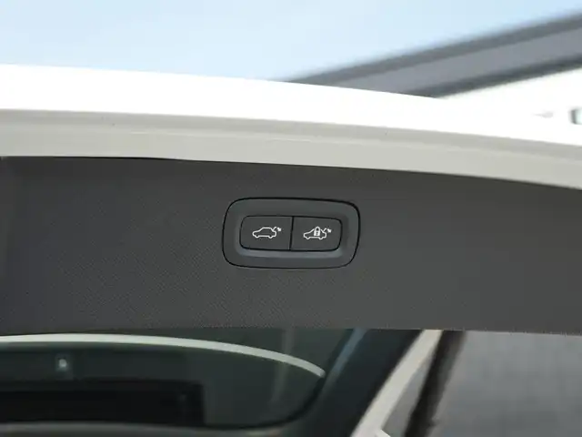 ボルボ ＸＣ９０ D5 AWD インスクリプション 静岡県 2019(令1)年 3.2万km クリスタルホワイトP インテリセーフティ/衝突軽減ブレーキACC/レーンキープ アシスト　BLIS/ホワイトレザーシート /ベンチレーション シートヒーター /harman/kardonサラウンド/前席メモリーパワーシート/ヘッドアップディスプレイ/アンビエントライト /パワーバックドア /20インチアルミホイール/LEDヘッドライト/オートハイビーム/DSRCETC