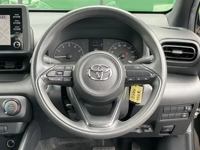 トヨタ ヤリス X 香川県 2020(令2)年 3.4万km ブラック 登録時走行距離：33136km/メーカー純正ナビ/　BT接続/バックカメラ/プリクラッシュセーフティシステム/レーンキープアシスト/クリアランスソナー/オートハイビーム/オートライト/レベライザヘッドライト/ビルトインETC/ドライブレコーダー/ステアリングスイッチ/プッシュスタート/スマートキー