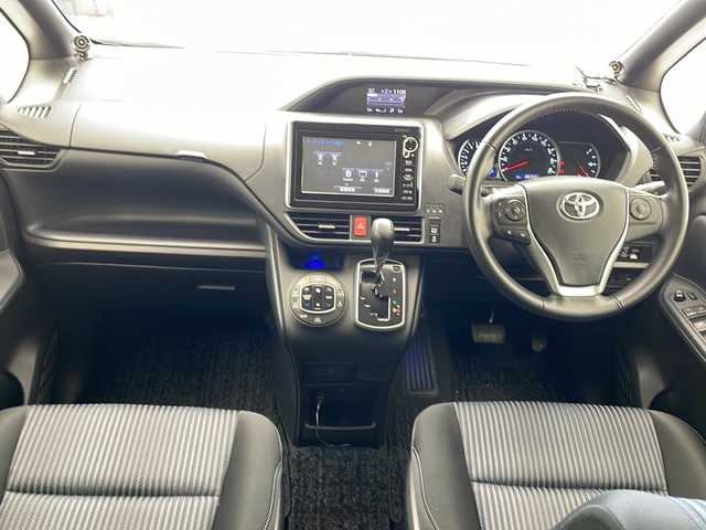 トヨタ ヴォクシー ZS 沖縄県 2014(平26)年 8.9万km ホワイトパールクリスタルシャイン 純正ナビ（B9062）/フルセグTV　/Bluetooth接続　/バックカメラ　/前後ドライブレコーダー/ビルトインETC　/LEDヘッドライト/オートライト　/プッシュスタート　/スマートキー　/スペアキー/パワースライドドア/サンシェード　/純正フロアマット　/純正16インチアルミホイール/レーダー探知機　/アルパインスピーカー