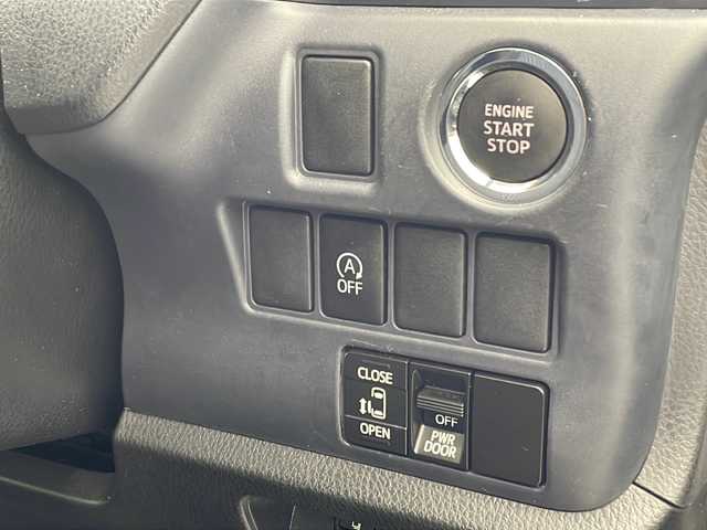 トヨタ ヴォクシー ZS 沖縄県 2014(平26)年 8.9万km ホワイトパールクリスタルシャイン 純正ナビ（B9062）/フルセグTV　/Bluetooth接続　/バックカメラ　/前後ドライブレコーダー/ビルトインETC　/LEDヘッドライト/オートライト　/プッシュスタート　/スマートキー　/スペアキー/パワースライドドア/サンシェード　/純正フロアマット　/純正16インチアルミホイール/レーダー探知機　/アルパインスピーカー