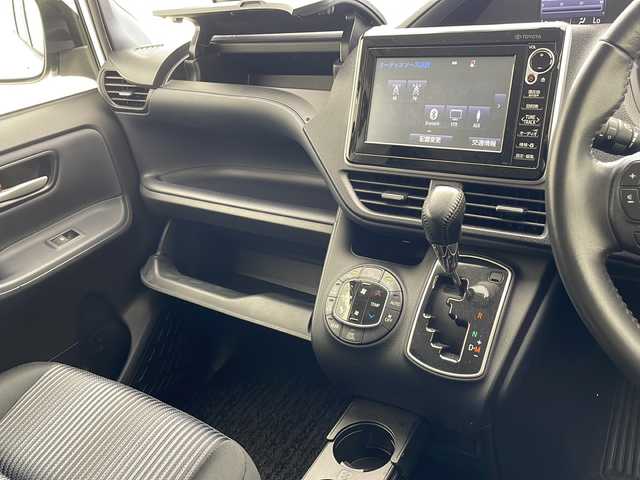 トヨタ ヴォクシー ZS 沖縄県 2014(平26)年 8.9万km ホワイトパールクリスタルシャイン 純正ナビ（B9062）/フルセグTV　/Bluetooth接続　/バックカメラ　/前後ドライブレコーダー/ビルトインETC　/LEDヘッドライト/オートライト　/プッシュスタート　/スマートキー　/スペアキー/パワースライドドア/サンシェード　/純正フロアマット　/純正16インチアルミホイール/レーダー探知機　/アルパインスピーカー