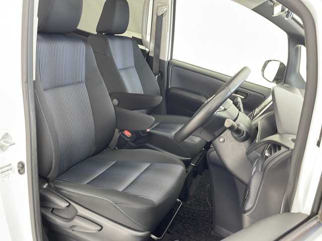 トヨタ ヴォクシー ZS 沖縄県 2014(平26)年 8.9万km ホワイトパールクリスタルシャイン 純正ナビ（B9062）/フルセグTV　/Bluetooth接続　/バックカメラ　/前後ドライブレコーダー/ビルトインETC　/LEDヘッドライト/オートライト　/プッシュスタート　/スマートキー　/スペアキー/パワースライドドア/サンシェード　/純正フロアマット　/純正16インチアルミホイール/レーダー探知機　/アルパインスピーカー