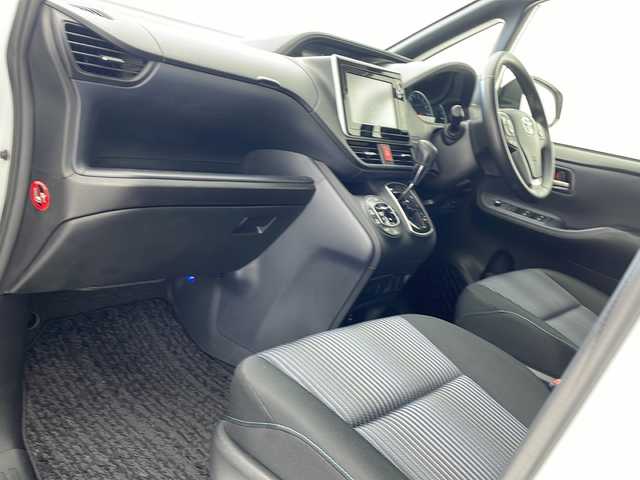 トヨタ ヴォクシー ZS 沖縄県 2014(平26)年 8.9万km ホワイトパールクリスタルシャイン 純正ナビ（B9062）/フルセグTV　/Bluetooth接続　/バックカメラ　/前後ドライブレコーダー/ビルトインETC　/LEDヘッドライト/オートライト　/プッシュスタート　/スマートキー　/スペアキー/パワースライドドア/サンシェード　/純正フロアマット　/純正16インチアルミホイール/レーダー探知機　/アルパインスピーカー