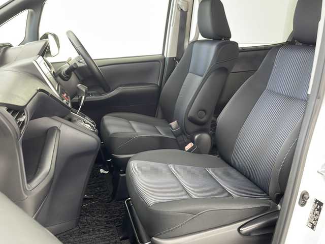 トヨタ ヴォクシー ZS 沖縄県 2014(平26)年 8.9万km ホワイトパールクリスタルシャイン 純正ナビ（B9062）/フルセグTV　/Bluetooth接続　/バックカメラ　/前後ドライブレコーダー/ビルトインETC　/LEDヘッドライト/オートライト　/プッシュスタート　/スマートキー　/スペアキー/パワースライドドア/サンシェード　/純正フロアマット　/純正16インチアルミホイール/レーダー探知機　/アルパインスピーカー