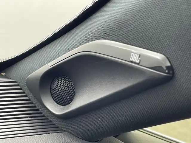 トヨタ ハリアー ハイブリッド Z 群馬県 2020(令2)年 7.3万km ホワイトパールクリスタルシャイン 純正９型ナビ　バックカメラ　純正ビルトインＥＴＣ　純正ドライブレコーダー　ステアリングリモコン　オートライト　スマートキー　プッシュスタート　ＬＥＤヘッドライト　アイドリングストップ　パニティミラー