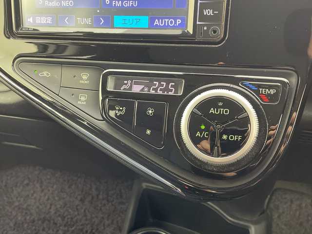 トヨタ アクア S 愛知県 2020(令2)年 2.5万km シルバーM 純正ナビ/・Bluetooth/・CD/・フルセグテレビ/バックカメラ/衝突軽減ブレーキ/レーンキープアシスト/オートマチックハイビーム/前後コーナーセンサー/ビルトインETC/Wエアバッグ/スペアキー