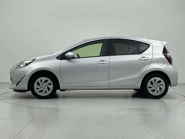 トヨタ アクア S 愛知県 2020(令2)年 2.5万km シルバーM 純正ナビ/・Bluetooth/・CD/・フルセグテレビ/バックカメラ/衝突軽減ブレーキ/レーンキープアシスト/オートマチックハイビーム/前後コーナーセンサー/ビルトインETC/Wエアバッグ/スペアキー