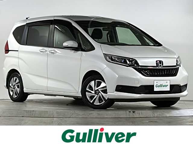 ホンダ フリード ハイブリット G 広島県 2022(令4)年 3万km プラチナホワイトパール 禁煙車/ホンダセンシング/・衝突軽減ブレーキ/・誤発進抑制機能/・歩行者事故低減ステアリング/・渋滞追従機能付アダプティブ・クルーズ・コントロール/・路外逸脱抑制機能/・車線維持支援システム/・標識認識機能/・先行車発進お知らせ機能/コーナーセンサー/社外7型ナビ（CN-RE05D）/・フルセグ/CD/DVD/Bluetooth/SD/REC/バックカメラ/アルパインフリップダウンモニター/オートライト/LEDヘッドライト＋LEDアクティブコーナリングライト/シートヒーター/ドアバイザー/純正15インチホイール/Wエアバック