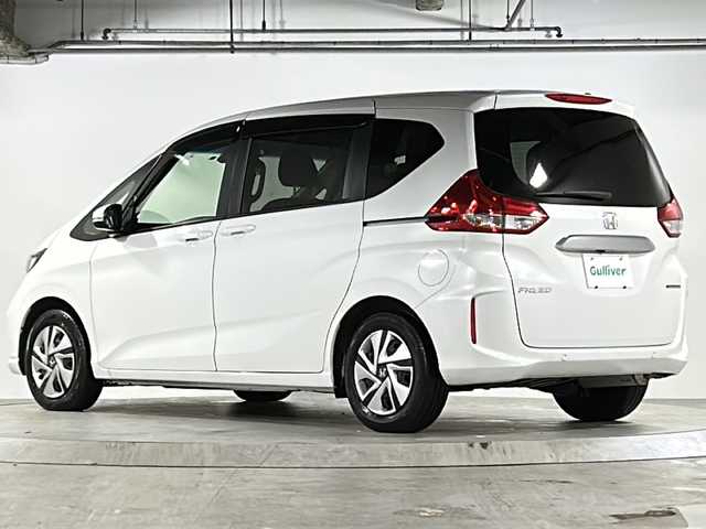 ホンダ フリード ハイブリット G 広島県 2022(令4)年 3万km プラチナホワイトパール 禁煙車/ホンダセンシング/・衝突軽減ブレーキ/・誤発進抑制機能/・歩行者事故低減ステアリング/・渋滞追従機能付アダプティブ・クルーズ・コントロール/・路外逸脱抑制機能/・車線維持支援システム/・標識認識機能/・先行車発進お知らせ機能/コーナーセンサー/社外7型ナビ（CN-RE05D）/・フルセグ/CD/DVD/Bluetooth/SD/REC/バックカメラ/アルパインフリップダウンモニター/オートライト/LEDヘッドライト＋LEDアクティブコーナリングライト/シートヒーター/ドアバイザー/純正15インチホイール/Wエアバック