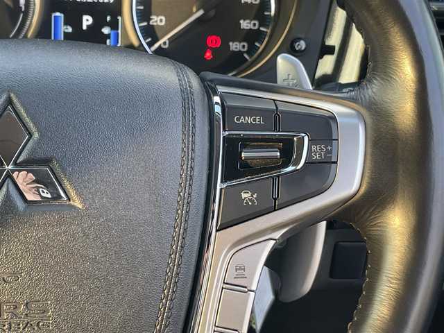 三菱 アウトランダー ＰＨＥＶ G セーフティパッケージ 岡山県 2017(平29)年 4.6万km ルビーブラックP 登録時走行距離45556km/4WD/社外ナビ/フルセグTV(AM/FM/CD/DVD/Bluetooth)/マルチアラウンドモニター/ETC/衝突軽減被害ブレーキシステム/車線逸脱警報システム/オートマチックハイビーム/レーダークルーズコントロール/横滑り防止装置/D/N席シートヒーター/ステアリングヒーター/電子パーキング/オートブレーキホールド/レザーシート/18インチ純正AW/フロアマット