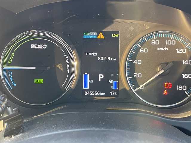 三菱 アウトランダー ＰＨＥＶ G セーフティパッケージ 岡山県 2017(平29)年 4.6万km ルビーブラックP 登録時走行距離45556km/4WD/社外ナビ/フルセグTV(AM/FM/CD/DVD/Bluetooth)/マルチアラウンドモニター/ETC/衝突軽減被害ブレーキシステム/車線逸脱警報システム/オートマチックハイビーム/レーダークルーズコントロール/横滑り防止装置/D/N席シートヒーター/ステアリングヒーター/電子パーキング/オートブレーキホールド/レザーシート/18インチ純正AW/フロアマット