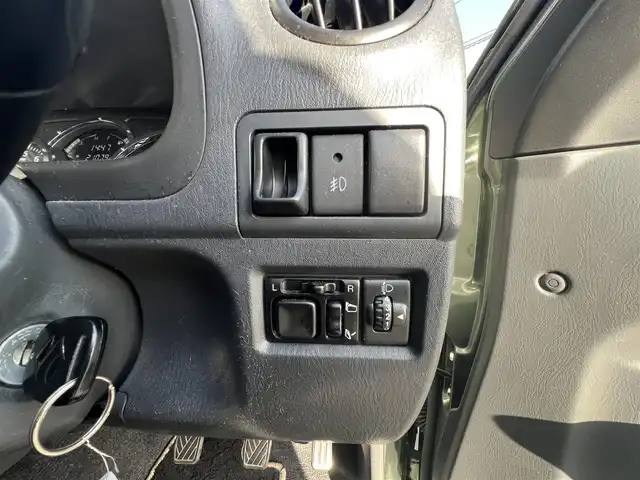 スズキ ジムニー ランドベンチャー 山口県 2016(平28)年 5.5万km クールカーキPM 社外CDデッキ/純正フロアマット/純正ドアバイザー/純正フォグランプ/純正16インチアルミ/ウィンカーミラー/運転席シートヒーター/ETC