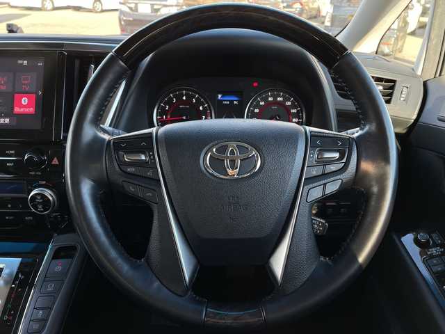 トヨタ アルファード 山口県 2020(令2)年 5.5万km ホワイトパールクリスタルシャイン サンルーフ/後席12/1型フリップダウンモニター/純正ナビ（フルセグTV、AM/FM、Bluetooth）/バックカメラ/両側パワースライド/電動リヤゲート/デジタルインナーミラー/レーダクルーズコントロール/LEDオートライト/革シート/1/2列目パワーシート/1列目シートヒーター＆ベンチレーション＆シートメモリー/オットマン/ETC2/0/純正１８インチアルミホイール/スペアキー１本