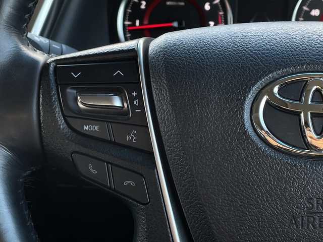 トヨタ アルファード 山口県 2020(令2)年 5.5万km ホワイトパールクリスタルシャイン サンルーフ/後席12/1型フリップダウンモニター/純正ナビ（フルセグTV、AM/FM、Bluetooth）/バックカメラ/両側パワースライド/電動リヤゲート/デジタルインナーミラー/レーダクルーズコントロール/LEDオートライト/革シート/1/2列目パワーシート/1列目シートヒーター＆ベンチレーション＆シートメモリー/オットマン/ETC2/0/純正１８インチアルミホイール/スペアキー１本