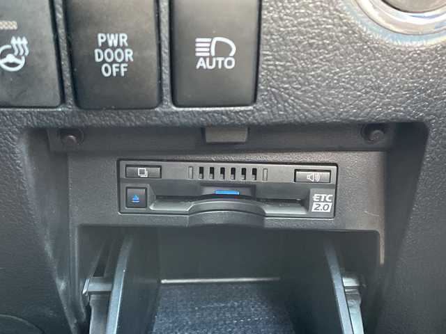 トヨタ アルファード 山口県 2020(令2)年 5.5万km ホワイトパールクリスタルシャイン サンルーフ/後席12/1型フリップダウンモニター/純正ナビ（フルセグTV、AM/FM、Bluetooth）/バックカメラ/両側パワースライド/電動リヤゲート/デジタルインナーミラー/レーダクルーズコントロール/LEDオートライト/革シート/1/2列目パワーシート/1列目シートヒーター＆ベンチレーション＆シートメモリー/オットマン/ETC2/0/純正１８インチアルミホイール/スペアキー１本