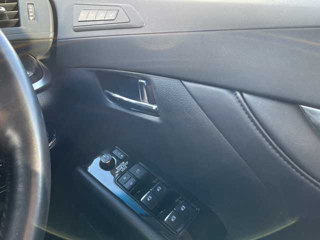 トヨタ アルファード 山口県 2020(令2)年 5.5万km ホワイトパールクリスタルシャイン サンルーフ/後席12/1型フリップダウンモニター/純正ナビ（フルセグTV、AM/FM、Bluetooth）/バックカメラ/両側パワースライド/電動リヤゲート/デジタルインナーミラー/レーダクルーズコントロール/LEDオートライト/革シート/1/2列目パワーシート/1列目シートヒーター＆ベンチレーション＆シートメモリー/オットマン/ETC2/0/純正１８インチアルミホイール/スペアキー１本