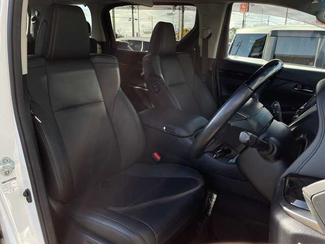 トヨタ アルファード 山口県 2020(令2)年 5.5万km ホワイトパールクリスタルシャイン サンルーフ/後席12/1型フリップダウンモニター/純正ナビ（フルセグTV、AM/FM、Bluetooth）/バックカメラ/両側パワースライド/電動リヤゲート/デジタルインナーミラー/レーダクルーズコントロール/LEDオートライト/革シート/1/2列目パワーシート/1列目シートヒーター＆ベンチレーション＆シートメモリー/オットマン/ETC2/0/純正１８インチアルミホイール/スペアキー１本