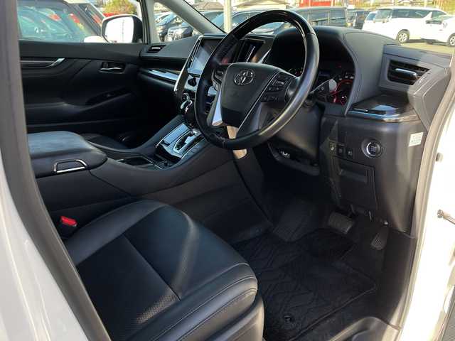 トヨタ アルファード 山口県 2020(令2)年 5.5万km ホワイトパールクリスタルシャイン サンルーフ/後席12/1型フリップダウンモニター/純正ナビ（フルセグTV、AM/FM、Bluetooth）/バックカメラ/両側パワースライド/電動リヤゲート/デジタルインナーミラー/レーダクルーズコントロール/LEDオートライト/革シート/1/2列目パワーシート/1列目シートヒーター＆ベンチレーション＆シートメモリー/オットマン/ETC2/0/純正１８インチアルミホイール/スペアキー１本