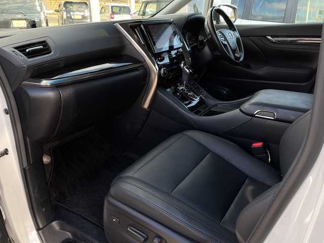 トヨタ アルファード 山口県 2020(令2)年 5.5万km ホワイトパールクリスタルシャイン サンルーフ/後席12/1型フリップダウンモニター/純正ナビ（フルセグTV、AM/FM、Bluetooth）/バックカメラ/両側パワースライド/電動リヤゲート/デジタルインナーミラー/レーダクルーズコントロール/LEDオートライト/革シート/1/2列目パワーシート/1列目シートヒーター＆ベンチレーション＆シートメモリー/オットマン/ETC2/0/純正１８インチアルミホイール/スペアキー１本