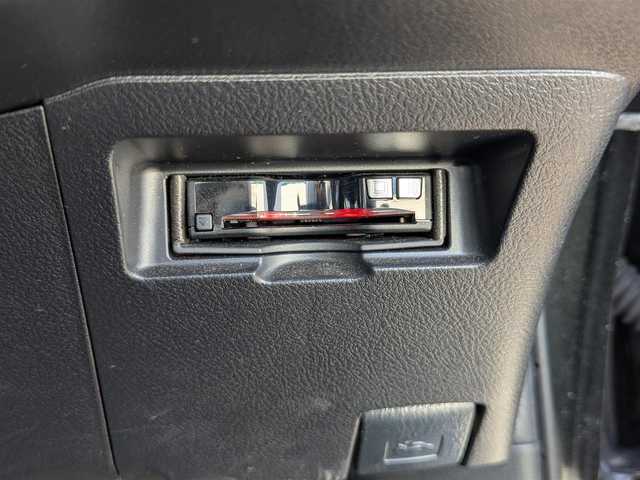 トヨタ ヴィッツ F LEDエディション 福井県 2016(平28)年 7.3万km ブラックマイカ ワンオーナー車/LEDヘッドライト/４WD/ビルトインETC/Fフォグ/純正カーオーディオ（CD/FM/AM/USB/AUX）/横滑り防止装置/盗難防止装置/純正フロアマット/スマートキー/ダブルエアバッグ