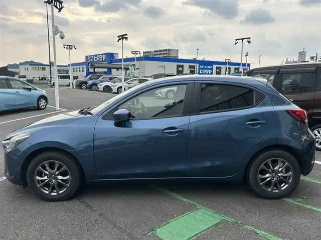 マツダ デミオ 13Sテーラードブラウン 長崎県 2017(平29)年 7.4万km エターナルブルーマイカ 衝突軽減ブレーキ/ブラインドスポットモニター/純正ナビ/シートヒーター/バックカメラ/レーダークルーズコントロール/レーンキープアシスト/オートライト/LEDヘッドライト/シートヒーター/ステアリングスイッチ/コーナーセンサー/アイドリングストップ/スマートキー/スペアキー