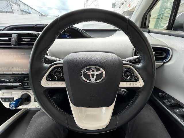 トヨタ プリウス A プレミアム　ツーリングセレ 埼玉県 2016(平28)年 10.2万km ホワイトパールクリスタルシャイン 純正SDナビ/【CD/DVD/フルセグ/Bluetooth】/バックカメラ/モデリスタエアロ/ブラインドスポットモニター/インテリジェントクリアランスソナー/レーダークルーズコントロール/プリクラッシュセーフティシステム/シートヒーター/ヘッドアップディスプレイ/パワーシート/ETC