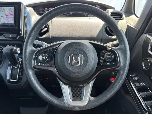 ホンダ Ｎ ＢＯＸ カスタム G L ホンダセンシング 滋賀県 2019(令1)年 8万km プラチナホワイトパール ホンダセンシング/・衝突軽減ブレーキ/・レーンキープアシスト/・車線逸脱警報/・誤発進抑制機能/・標識認識機能/・アダプティブクルーズコントロール/・先行車発進通知/片側パワースライドドア/ステアリングリモコン/ドライブレコーダー/ETC/プッシュスタート/スマートキー/電動格納ミラー/ウインカーミラー/LEDヘッドライト/オートライト/オートハイビーム