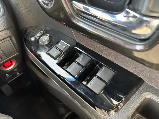 ホンダ Ｎ ＢＯＸ カスタム G L ホンダセンシング 滋賀県 2019(令1)年 8万km プラチナホワイトパール ホンダセンシング/・衝突軽減ブレーキ/・レーンキープアシスト/・車線逸脱警報/・誤発進抑制機能/・標識認識機能/・アダプティブクルーズコントロール/・先行車発進通知/片側パワースライドドア/ステアリングリモコン/ドライブレコーダー/ETC/プッシュスタート/スマートキー/電動格納ミラー/ウインカーミラー/LEDヘッドライト/オートライト/オートハイビーム