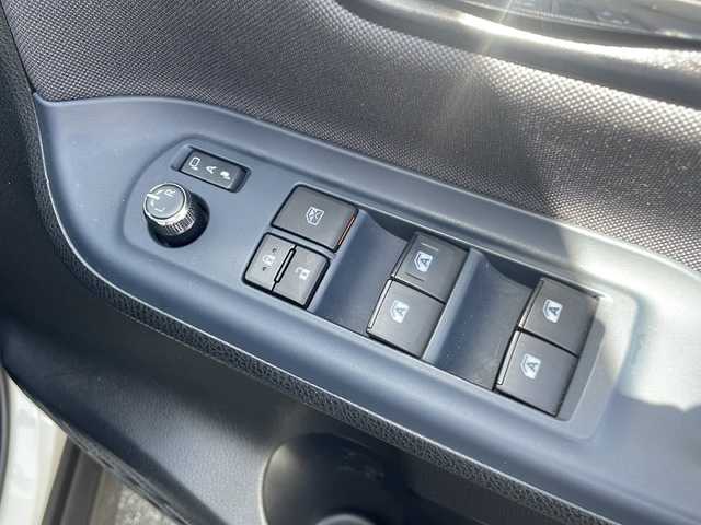 トヨタ ヴォクシー ZS 煌Ⅱ 岩手県 2017(平29)年 7.9万km ホワイトパールクリスタルシャイン 4WD/社外SDナビ *CD/DVD/SD/Bluetooth/ラジオ/フルセグテレビ /バックカメラ /両側パワースライドドア/寒冷地仕様/プリクラッシュセーフティ/レーンディパーチャーアラート/オートハイビーム /アイドリングストップ/ETC/スマートキー（×2）/プッシュスタート/純正16inアルミホイール/純正フロアマット/LEDヘッドライト/フォグランプ/電動格納ミラー/ウィンカーミラー/ドアバイザー