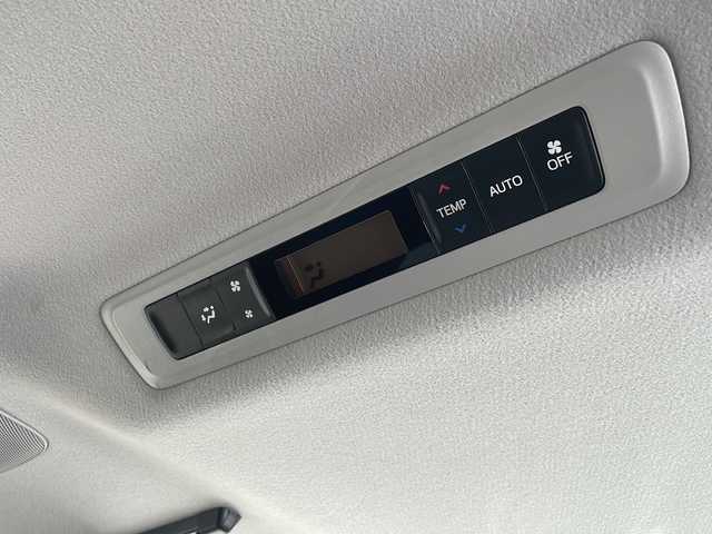 トヨタ ヴォクシー ZS 煌Ⅱ 岩手県 2017(平29)年 7.9万km ホワイトパールクリスタルシャイン 4WD/社外SDナビ *CD/DVD/SD/Bluetooth/ラジオ/フルセグテレビ /バックカメラ /両側パワースライドドア/寒冷地仕様/プリクラッシュセーフティ/レーンディパーチャーアラート/オートハイビーム /アイドリングストップ/ETC/スマートキー（×2）/プッシュスタート/純正16inアルミホイール/純正フロアマット/LEDヘッドライト/フォグランプ/電動格納ミラー/ウィンカーミラー/ドアバイザー