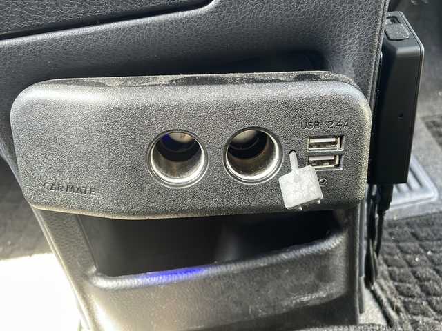 トヨタ ヴォクシー ZS 煌Ⅱ 岩手県 2017(平29)年 7.9万km ホワイトパールクリスタルシャイン 4WD/社外SDナビ *CD/DVD/SD/Bluetooth/ラジオ/フルセグテレビ /バックカメラ /両側パワースライドドア/寒冷地仕様/プリクラッシュセーフティ/レーンディパーチャーアラート/オートハイビーム /アイドリングストップ/ETC/スマートキー（×2）/プッシュスタート/純正16inアルミホイール/純正フロアマット/LEDヘッドライト/フォグランプ/電動格納ミラー/ウィンカーミラー/ドアバイザー