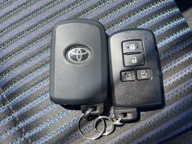 トヨタ ヴォクシー ZS 煌Ⅱ 岩手県 2017(平29)年 7.9万km ホワイトパールクリスタルシャイン 4WD/社外SDナビ *CD/DVD/SD/Bluetooth/ラジオ/フルセグテレビ /バックカメラ /両側パワースライドドア/寒冷地仕様/プリクラッシュセーフティ/レーンディパーチャーアラート/オートハイビーム /アイドリングストップ/ETC/スマートキー（×2）/プッシュスタート/純正16inアルミホイール/純正フロアマット/LEDヘッドライト/フォグランプ/電動格納ミラー/ウィンカーミラー/ドアバイザー