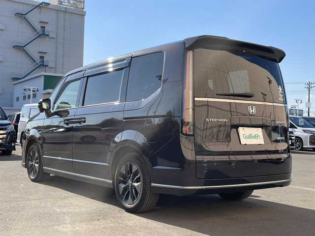ホンダ ステップワゴン スパーダ eHEV 東京都 2023(令5)年 2万km パープルＭ 純正ナビ/電動パワーバックドア/全周囲カメラ/フルセグTV/前後ドライブレコーダー/両側電動スライドドア/ETC/オットマン/デジタルインナーミラー/パドルシフト/純正フロアマット/サイドバイザー/前席シートヒーター/前後コーナーセンサー/衝突軽減装置/横滑り防止装置/LEDライト/フォグライト