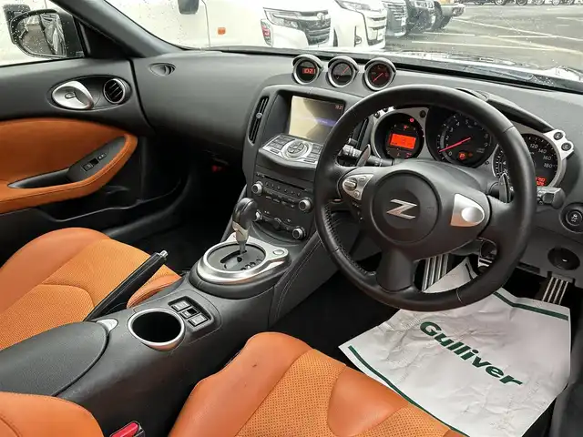 日産 フェアレディ Ｚ バージョンT 長崎県 2018(平30)年 5.7万km ダイヤモンドブラック 純正HDDナビ(BT/FM/AM/CD/ワンセグTV)/プッシュスタート/スマートキー/オートエアコン/バックカメラ/純正フロアマット/純正18インチアルミホイール/スエード調コンビシート/ABS/横滑り防止装置/オートライト/SRSダブル・サイドエアバッグ/SRSカーテンエアバッグ