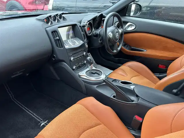 日産 フェアレディ Ｚ バージョンT 長崎県 2018(平30)年 5.7万km ダイヤモンドブラック 純正HDDナビ(BT/FM/AM/CD/ワンセグTV)/プッシュスタート/スマートキー/オートエアコン/バックカメラ/純正フロアマット/純正18インチアルミホイール/スエード調コンビシート/ABS/横滑り防止装置/オートライト/SRSダブル・サイドエアバッグ/SRSカーテンエアバッグ