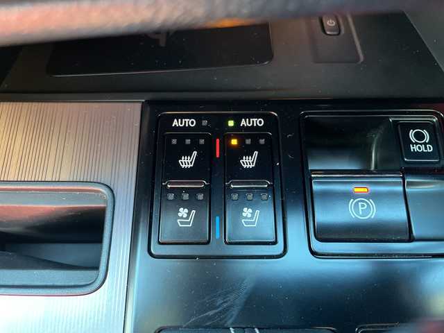 レクサス ＲＸ 450h Fスポーツ 岐阜県 2020(令2)年 8.2万km ホワイトノーヴァガラスフレーク 登録時走行距離81786km/サンルーフ/赤革シート/全方位カメラ/純正ディスプレイオーディオ/フルセグＴＶ/シートヒーター/エアシート/ステアリングヒーター/電動リアゲート/クルーズコントロール/禁煙車/ドライブレコーダー/コーナーセンサー/純正フロアマット/純正アルミホイール/USB入力端子/ETC/Blue tooth/プッシュスタート/スマートキー/スペアキー/ABS/横滑り防止装置/レーンキープアシスト/盗難防止装置/オートライト/オートマチックハイビーム/LEDヘッドライト/エアバッグ/衝突被害軽減システム/カーテンエアバッグ