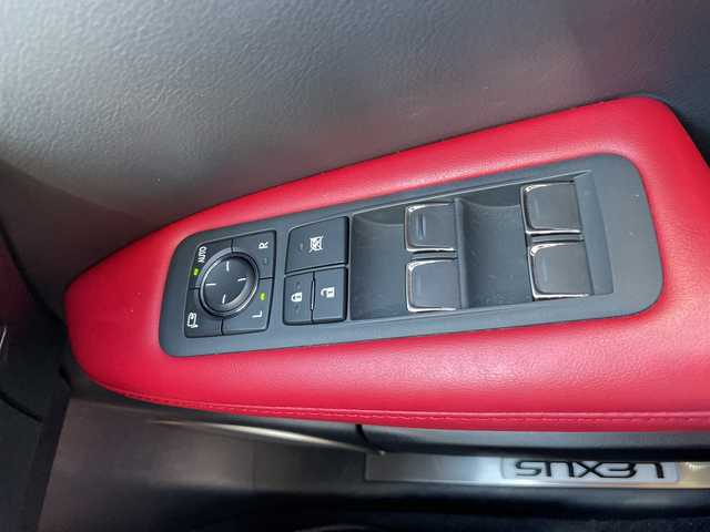 レクサス ＲＸ 450h Fスポーツ 岐阜県 2020(令2)年 8.2万km ホワイトノーヴァガラスフレーク 登録時走行距離81786km/サンルーフ/赤革シート/全方位カメラ/純正ディスプレイオーディオ/フルセグＴＶ/シートヒーター/エアシート/ステアリングヒーター/電動リアゲート/クルーズコントロール/禁煙車/ドライブレコーダー/コーナーセンサー/純正フロアマット/純正アルミホイール/USB入力端子/ETC/Blue tooth/プッシュスタート/スマートキー/スペアキー/ABS/横滑り防止装置/レーンキープアシスト/盗難防止装置/オートライト/オートマチックハイビーム/LEDヘッドライト/エアバッグ/衝突被害軽減システム/カーテンエアバッグ