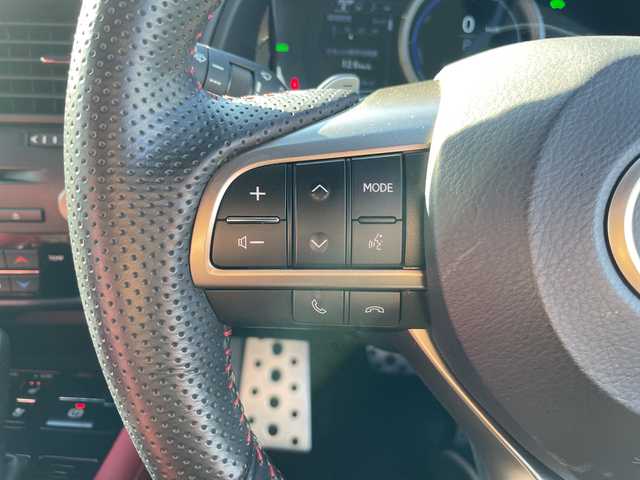 レクサス ＲＸ 450h Fスポーツ 岐阜県 2020(令2)年 8.2万km ホワイトノーヴァガラスフレーク 登録時走行距離81786km/サンルーフ/赤革シート/全方位カメラ/純正ディスプレイオーディオ/フルセグＴＶ/シートヒーター/エアシート/ステアリングヒーター/電動リアゲート/クルーズコントロール/禁煙車/ドライブレコーダー/コーナーセンサー/純正フロアマット/純正アルミホイール/USB入力端子/ETC/Blue tooth/プッシュスタート/スマートキー/スペアキー/ABS/横滑り防止装置/レーンキープアシスト/盗難防止装置/オートライト/オートマチックハイビーム/LEDヘッドライト/エアバッグ/衝突被害軽減システム/カーテンエアバッグ