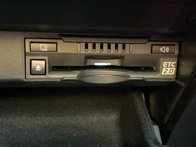 レクサス ＲＸ 450h Fスポーツ 岐阜県 2020(令2)年 8.2万km ホワイトノーヴァガラスフレーク 登録時走行距離81786km/サンルーフ/赤革シート/全方位カメラ/純正ディスプレイオーディオ/フルセグＴＶ/シートヒーター/エアシート/ステアリングヒーター/電動リアゲート/クルーズコントロール/禁煙車/ドライブレコーダー/コーナーセンサー/純正フロアマット/純正アルミホイール/USB入力端子/ETC/Blue tooth/プッシュスタート/スマートキー/スペアキー/ABS/横滑り防止装置/レーンキープアシスト/盗難防止装置/オートライト/オートマチックハイビーム/LEDヘッドライト/エアバッグ/衝突被害軽減システム/カーテンエアバッグ