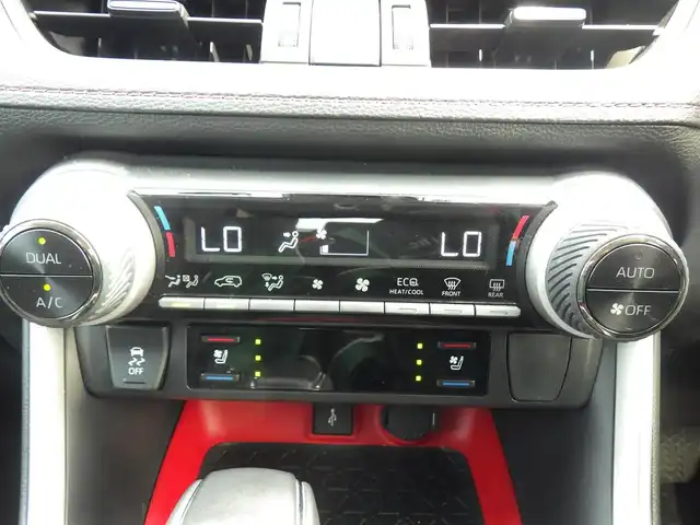 トヨタ ＲＡＶ４ アドベンチャー オフロードPKG 千葉県 2022(令4)年 2.8万km アティチュードブラックマイカ Toyota Safety Sense/・プリクラッシュセーフティ/・レーンディパーチャーアラート/・オートハイビーム/・レーダークルーズコントロール/・ブラインドスポットモニター/ディスプレイオーディオ/【Bluetooth接続】/パノラミックビューモニター/ドライブレコーダー（TZ-D206）/前席パワーシート/エアシート/シートヒーター/運転席パワーシート/革巻きステアリング/ステアリングスイッチ/ステアリングヒーター/ETC/LEDヘッドライト/フォグライト/ウインカーミラー/クリアランスソナー/純正18インチアルミホイル/サイド/カーテンエアバッグ/スマートキー