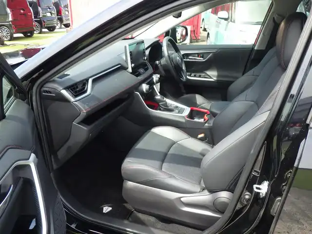 トヨタ ＲＡＶ４ アドベンチャー オフロードPKG 千葉県 2022(令4)年 2.8万km アティチュードブラックマイカ Toyota Safety Sense/・プリクラッシュセーフティ/・レーンディパーチャーアラート/・オートハイビーム/・レーダークルーズコントロール/・ブラインドスポットモニター/ディスプレイオーディオ/【Bluetooth接続】/パノラミックビューモニター/ドライブレコーダー（TZ-D206）/前席パワーシート/エアシート/シートヒーター/運転席パワーシート/革巻きステアリング/ステアリングスイッチ/ステアリングヒーター/ETC/LEDヘッドライト/フォグライト/ウインカーミラー/クリアランスソナー/純正18インチアルミホイル/サイド/カーテンエアバッグ/スマートキー