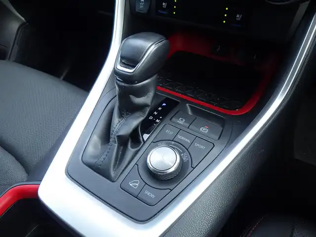トヨタ ＲＡＶ４ アドベンチャー オフロードPKG 千葉県 2022(令4)年 2.8万km アティチュードブラックマイカ Toyota Safety Sense/・プリクラッシュセーフティ/・レーンディパーチャーアラート/・オートハイビーム/・レーダークルーズコントロール/・ブラインドスポットモニター/ディスプレイオーディオ/【Bluetooth接続】/パノラミックビューモニター/ドライブレコーダー（TZ-D206）/前席パワーシート/エアシート/シートヒーター/運転席パワーシート/革巻きステアリング/ステアリングスイッチ/ステアリングヒーター/ETC/LEDヘッドライト/フォグライト/ウインカーミラー/クリアランスソナー/純正18インチアルミホイル/サイド/カーテンエアバッグ/スマートキー