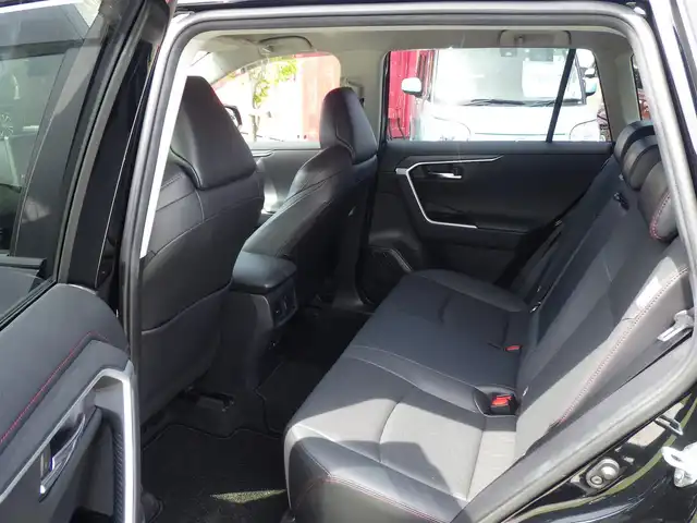 トヨタ ＲＡＶ４ アドベンチャー オフロードPKG 千葉県 2022(令4)年 2.8万km アティチュードブラックマイカ Toyota Safety Sense/・プリクラッシュセーフティ/・レーンディパーチャーアラート/・オートハイビーム/・レーダークルーズコントロール/・ブラインドスポットモニター/ディスプレイオーディオ/【Bluetooth接続】/パノラミックビューモニター/ドライブレコーダー（TZ-D206）/前席パワーシート/エアシート/シートヒーター/運転席パワーシート/革巻きステアリング/ステアリングスイッチ/ステアリングヒーター/ETC/LEDヘッドライト/フォグライト/ウインカーミラー/クリアランスソナー/純正18インチアルミホイル/サイド/カーテンエアバッグ/スマートキー