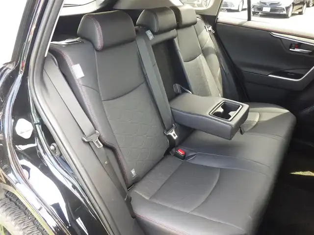 トヨタ ＲＡＶ４ アドベンチャー オフロードPKG 千葉県 2022(令4)年 2.8万km アティチュードブラックマイカ Toyota Safety Sense/・プリクラッシュセーフティ/・レーンディパーチャーアラート/・オートハイビーム/・レーダークルーズコントロール/・ブラインドスポットモニター/ディスプレイオーディオ/【Bluetooth接続】/パノラミックビューモニター/ドライブレコーダー（TZ-D206）/前席パワーシート/エアシート/シートヒーター/運転席パワーシート/革巻きステアリング/ステアリングスイッチ/ステアリングヒーター/ETC/LEDヘッドライト/フォグライト/ウインカーミラー/クリアランスソナー/純正18インチアルミホイル/サイド/カーテンエアバッグ/スマートキー