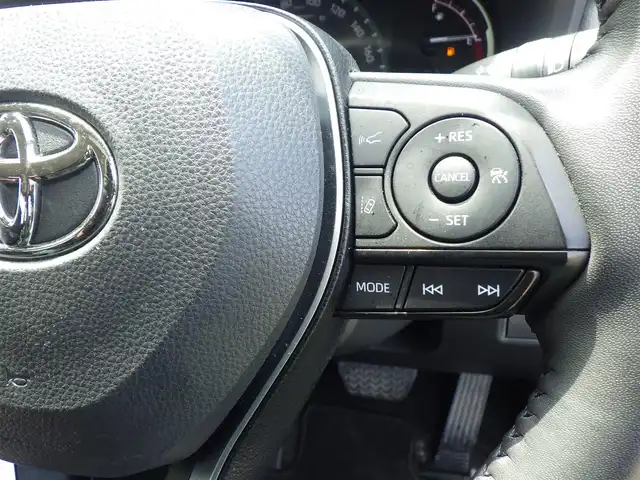 トヨタ ＲＡＶ４ アドベンチャー オフロードPKG 千葉県 2022(令4)年 2.8万km アティチュードブラックマイカ Toyota Safety Sense/・プリクラッシュセーフティ/・レーンディパーチャーアラート/・オートハイビーム/・レーダークルーズコントロール/・ブラインドスポットモニター/ディスプレイオーディオ/【Bluetooth接続】/パノラミックビューモニター/ドライブレコーダー（TZ-D206）/前席パワーシート/エアシート/シートヒーター/運転席パワーシート/革巻きステアリング/ステアリングスイッチ/ステアリングヒーター/ETC/LEDヘッドライト/フォグライト/ウインカーミラー/クリアランスソナー/純正18インチアルミホイル/サイド/カーテンエアバッグ/スマートキー