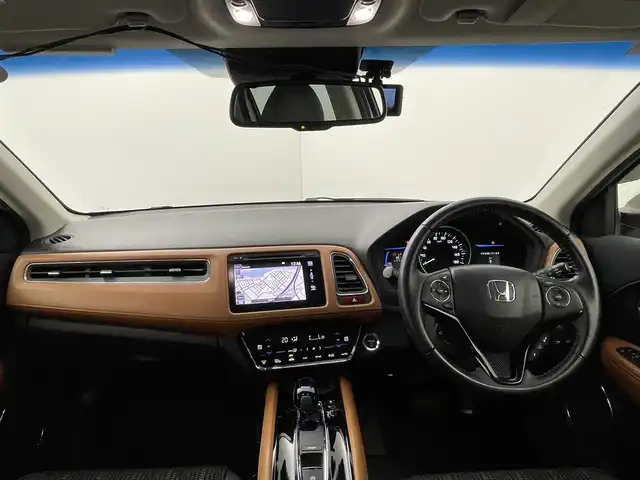ホンダ ヴェゼル ハイブリッド Z 群馬県 2014(平26)年 7.8万km ホワイトオーキッドパール 純正７インチナビ　バックカメラ　クルーズコントロール　ＬＥＤライト　ハーフレザーシート　シートヒーター　純正１７インチＡＷ　ステアリングリモコン　スマートキー　ＥＴＣ　ドライブレコーダー　禁煙車