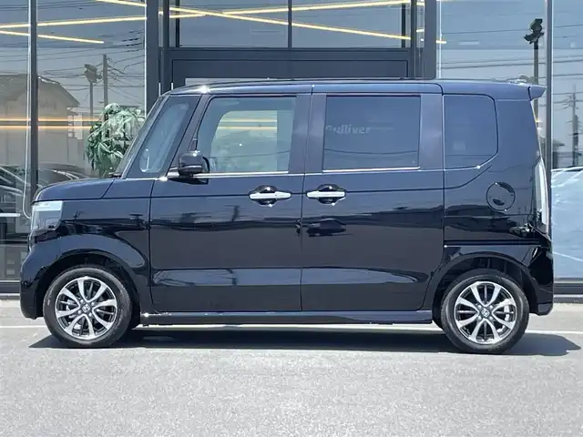 ホンダ Ｎ ＢＯＸ カスタム 茨城県 2023(令5)年 0.1万km未満 クリスタルブラックパール 純正ディスプレイオーディオ/【AM・FM・BT・USB・iPod・HDMI・AppleCarPlay・AndroidAuto】/レーダークルコン/Bカメラ/前後コーナーセンサー/シートヒーター/片側パワスラ/ブレーキホールド/オートライト/LEDライト/ヘッドライトレベライザー/純正アルミホイール/フロアマット/USB入力端子