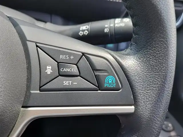 日産 セレナ ハイウェイスター プロパイロットED 東京都 2017(平29)年 3.9万km パール 純正SDナビ/フルセグ/CD/DVD/Bluetooth接続/ETC/プッシュスタート/ドライブレコーダー/両側スライドドア/ステアリングスイッチ/クルーズコントロール/コーナーセンサー/LEDヘッドライト/オートライト/横滑り防止/ドアバイザー/クルコン