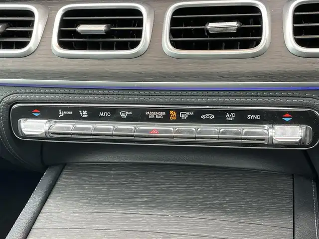 メルセデス・ベンツ ＧＬＳ４００ｄ 4マチック AMGライン 鹿児島県 2020(令2)年 6.7万km 黒 法人ワンオーナー/禁煙車/サンルーフ/バックカメラ/サイドカメラ/フロントカメラ/全周囲カメラ/レザーシート/パワーシート/シートヒーター/ドライブレコーダー/電動リアゲート/パドルシフト/ETC/アイドリングストップ/純正ナビ/Bluetooth/フルセグ/レーンキープアシスト/横滑り防止装置/純正21インチアルミホイール/純正フロアマット